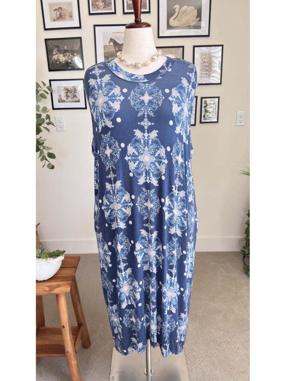 Roaman's Blue Medallion Sleeveless Handkerchief Hem- Size 1X